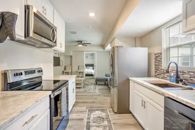 Image de Modest 2br 2Bath near Convention Center Downtown