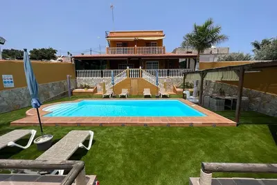 Maison de vacances \"Villa Christisay\" avec vue sur la mer, piscine et Wi-Fi.