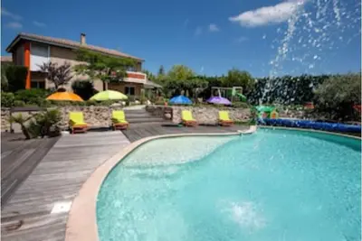 Image de Spacious-luxurious Villa in the land of Cassoulet-private swimming pool-ping-pong-billiards