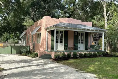 Image de Charming Coastal Cottage in Fairhope, steps away from Mobile Bay