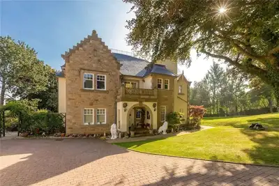 Image de Superb 5 bedroom Mansion 20mins from City Centre. .