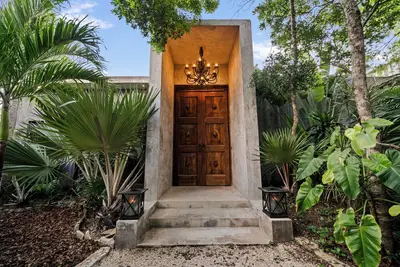 Image de Casa Halo - Mansion, Nightclub, Pool, Gated, Staff