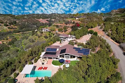 Image de Pool Oasis Villa & Guesthouse, Views, Avocado Grove