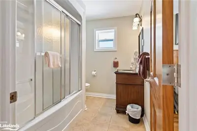 Image de Luxury Cottage in Muskoka with Pool & Hot Tub -1min to the Beach