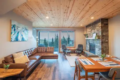 Image de New, Modern Design, Hot Tub & Views!