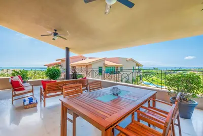 Image de Ph Condo Jazmin in Hacienda Mita by Mita Residential. Ocean View, 24 hr Security