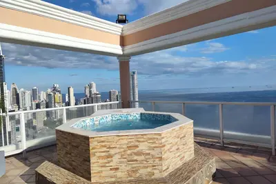 Image de Beautiful Ocean Front Apartment, Best Location