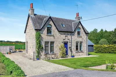 Image de 3 chambres à coucher à Forres