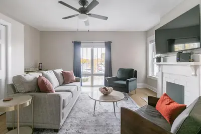 Image de Newly Renovated 2br Apartment w/ Free Parking in Downtown