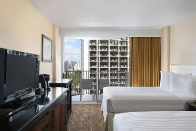 Image de Your Home Away From Home! Outdoor Pool, Beachfront Property, Near Honolulu Zoo