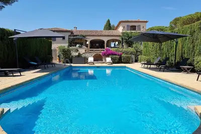 Image de Villa Toscane: Domaine Familial avec Piscine Priv&eacute;e et Court de Tennis &agrave; Sainte-Maxime