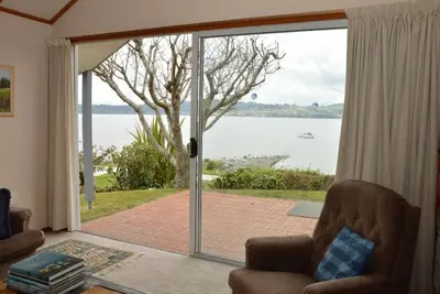 Image de Lakefront prime location in Rainbow Point - fab!