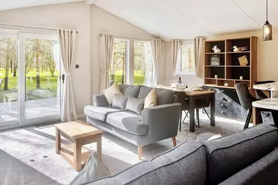 Image de A luxurious lodge overlooking nestled in the picturesque Worcestershire countryside.