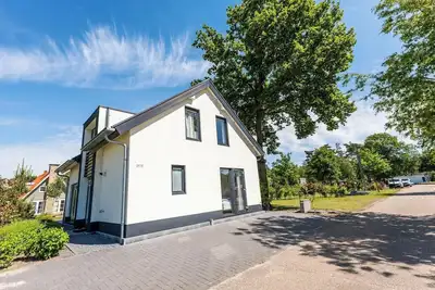 Image de Chalet individuel avec 5 chambres à coucher et 2 salles de bain