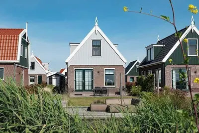 Image de Bungalow avec 2 chambres à coucher et 2 salles de bains