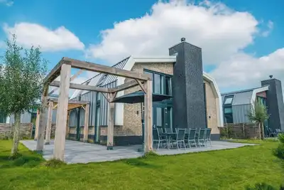 Image de Villa indépendante avec 6 chambres à coucher, 1 salle de bain et lave-vaisselle