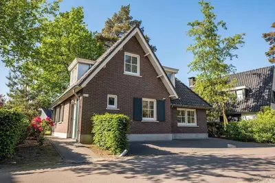 Image de Bungalow luxueux avec chauffage par le sol et lits à sommier tapissier