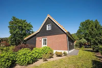 Image de Bungalow luxueux avec lave-vaisselle et lits à sommier tapissier