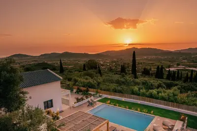 Villa Verde - Heated Pool with Stunning Views