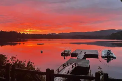 Image de Megunticook Lake cottage with stunning views of Mount Megunticook