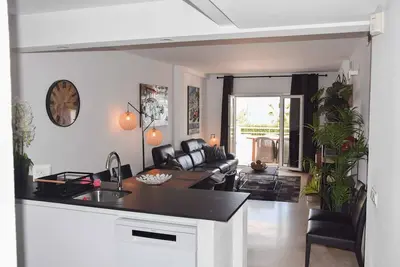 Image de Appartement de qualité et très bien aménagé pour 6 personnes face à la mer