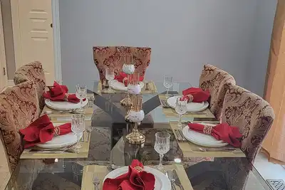 Image de Stylish decorated 3 bedrooms is located in a safe area -20 min to Niagara Falls.