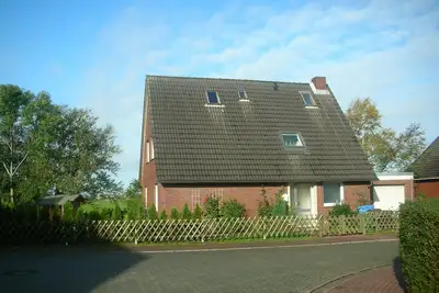 Image de Beautiful fine apartment with garden, meadow, view of water and land