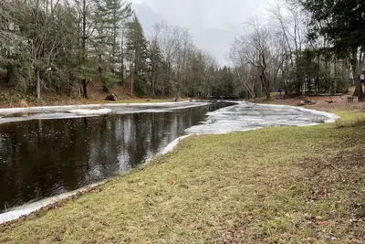 Image de Cottage by the river with Hot tub