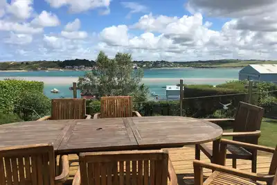 Image de Detached bungalow sleeps 6 with off-street parking. Pets welcome