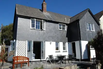 Image de Trenaton, large 2 storey home with parking and Estuary views in Padstow