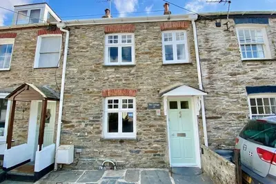 Image de The Cottage, Padstow, tiered patio sun trap