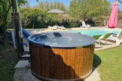 Image de 3 Peaceful Country Gites - Sleeps 16 with 2 Wood-Fired Hot Tubs & Swimming Pool