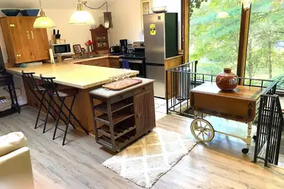 Image de Pet Friendly Private 1 Br+1 Bed Loft Quaint Cottage w/ Fireplace in Westport