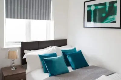 Image de King Bed W/Garden. Perfect Location. Free Parking