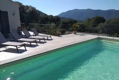 Image de Fior d'alivu maison récente avec piscine privée à la campagne