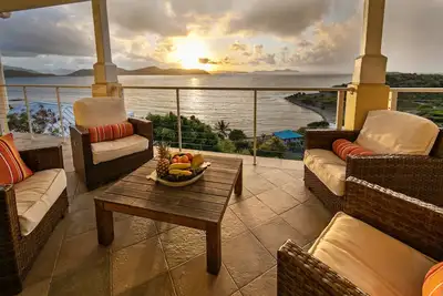 Image de Ada by the Sea ~ 4 bed/bath, sleeps 8, pool + solar!