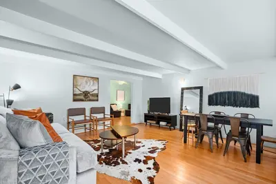 Image de Bloom's Historic Home on Riverside: 5 min to Downtown & Ladybird Lake! Sleeps 10