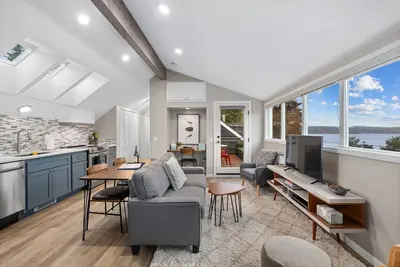 Image de Modern 1 Br apt in Old Town w/view. Walk to beach.