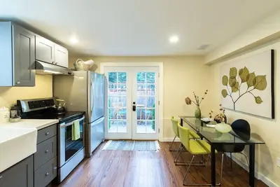 Cozy Bungalow in  Beautiful Neighborhood