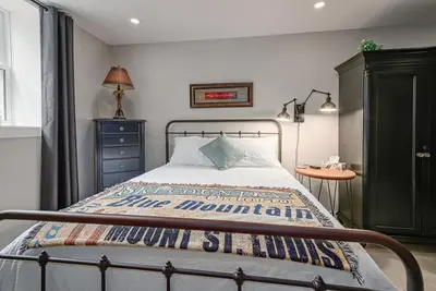 Image de Private Queen Bed Studio near hiking, biking, golf, beach, spa and Blue Mountain
