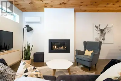 Image de Luxury B & B 2 bdrm Chalet unit w/ private yard, hottub, walk to ski and village