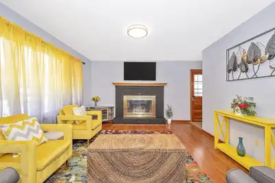 Image de Nice and modern decor, 4br 3ba, remodeled