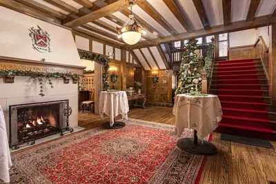 Image de historic mansion with romantic flare