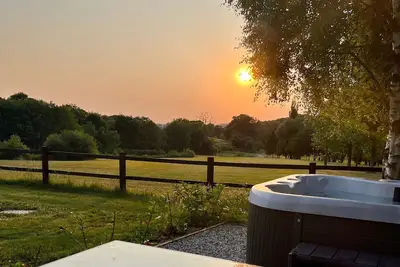 Image de Chestnut, 6 Fingle Glen Lodges - pet friendly/hot tub