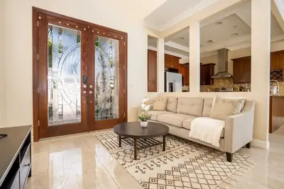 Image de Grand 3br Home near Disneyland w/Game Room