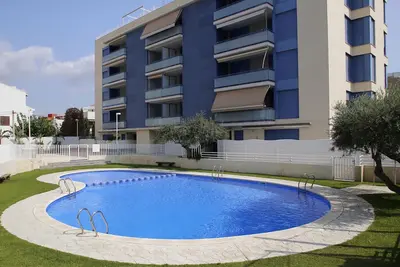 Appartement moderne avec piscine, à 200m de la plage et proche port de plaisance!
