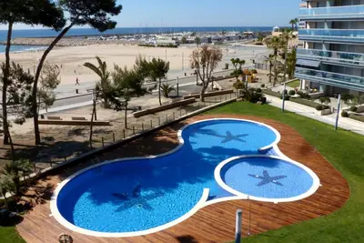 Appartement moderne en bord de mer avec clim, terrasse, piscine et parking privé - 6 pers, Torredembarra