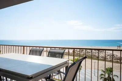 Image de At111 Torremar Ii: Apartamento en primera línea de mar y con vistas espectaculares a la playa
