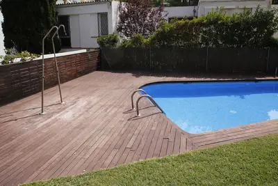 Appartement à 80m de la plage avec piscine et Wi-Fi, Torredembarra