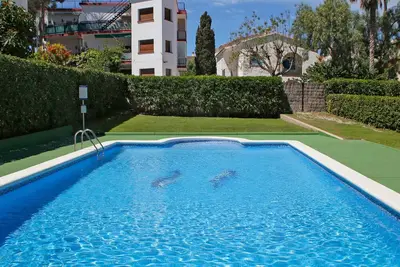 Appartement Confortable avec Piscine et WiFi à 250m de la Plage de Paella